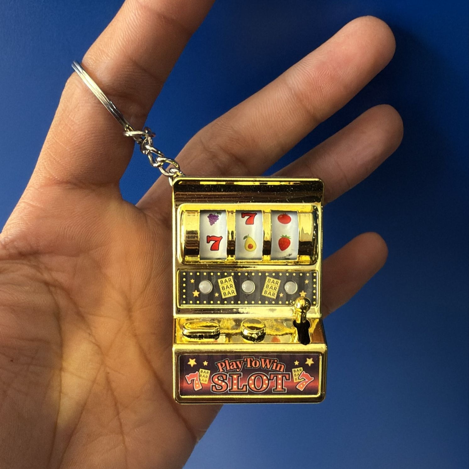 Play to Win Slot Machine Keychain - KawaiWorld