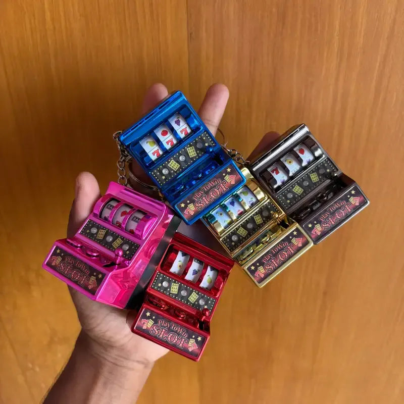 Play to Win Slot Machine Keychain - KawaiWorld