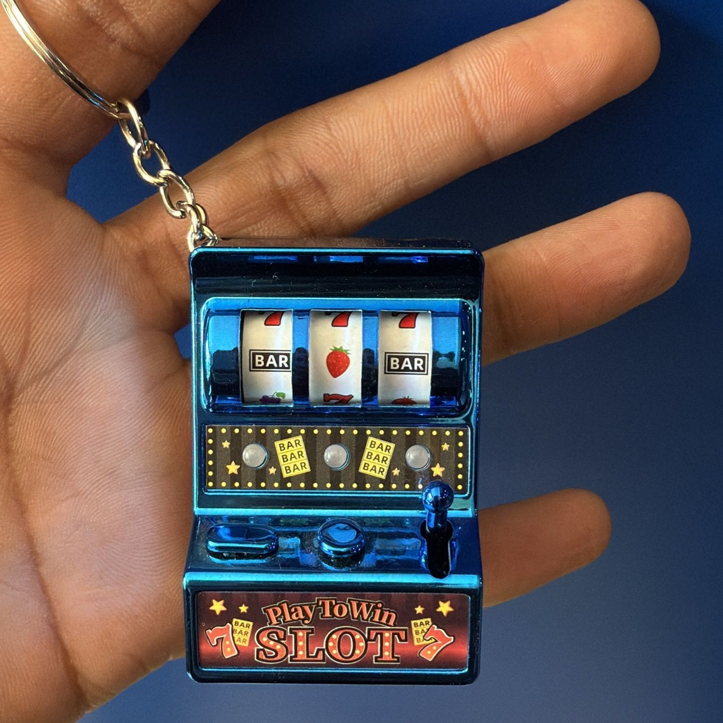 Play to Win Slot Machine Keychain - KawaiWorld